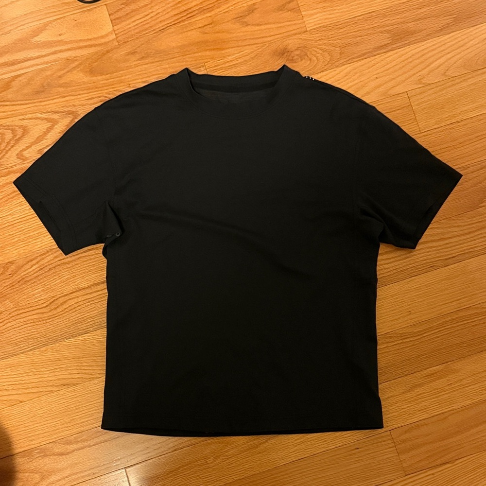 lululemon athletica Men's Black Short Sleeve Tee
